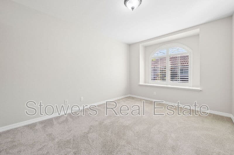 San Ramon Townhome: 613 S Blackbrush Ln