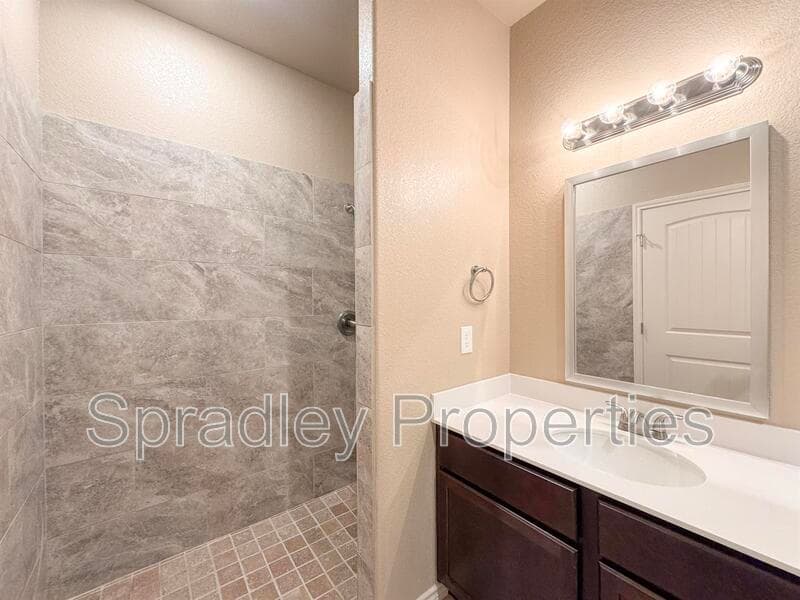 Belton Townhome: 1080A Hibiscus Dr
