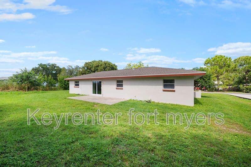 FORT MYERS House: 13049 FOURTH ST