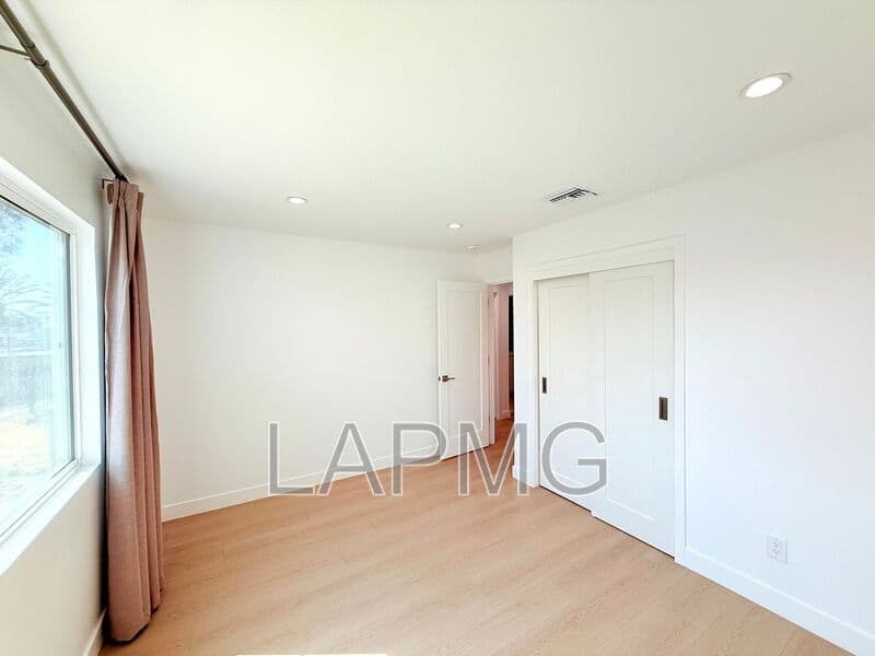 Pacoima House: 10839 Fellows Avenue
