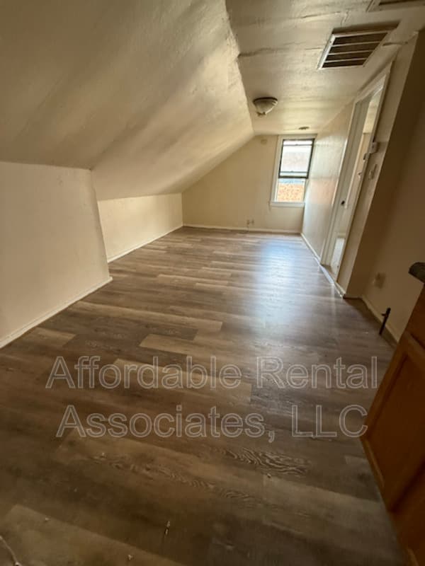 Milwaukee Condo: 1569 S 10th St