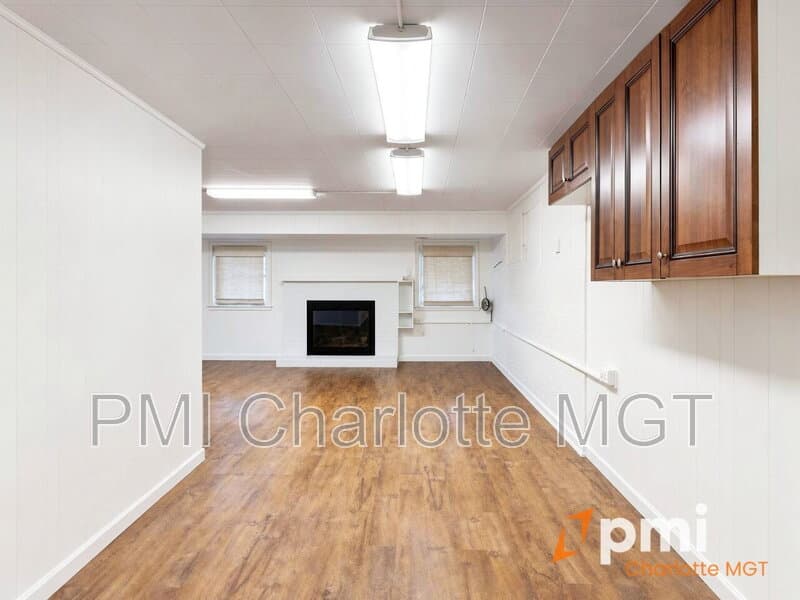 Charlotte House: 1140 Bevis Dr
