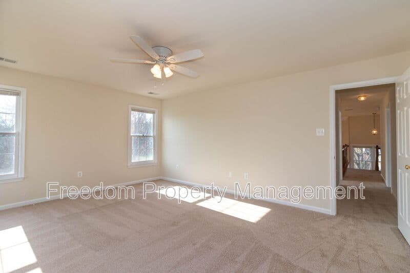 Warrenton House: 80 Brookshire Dr