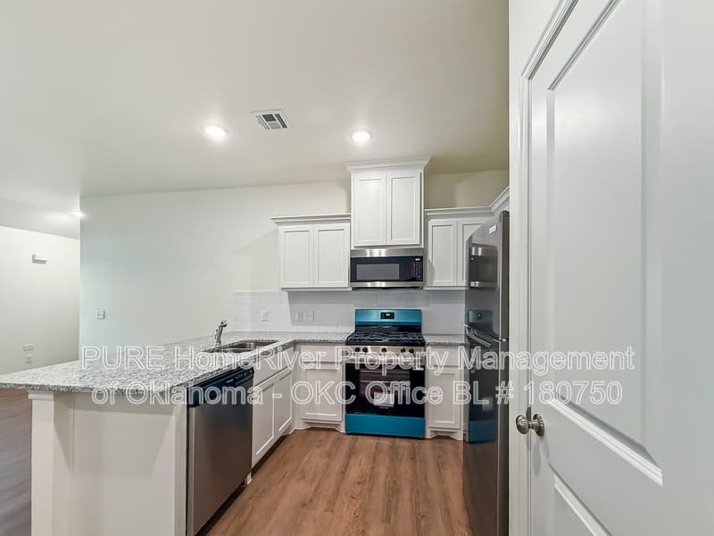 YUKON Condo: 10626 SW 16TH TER