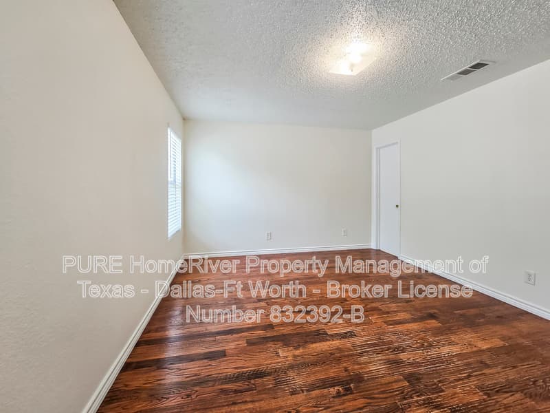Arlington House: 8011 Mosstree Dr