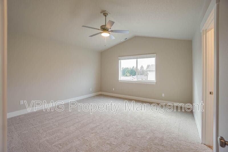 La Center House: 313 E Caribou Ct.