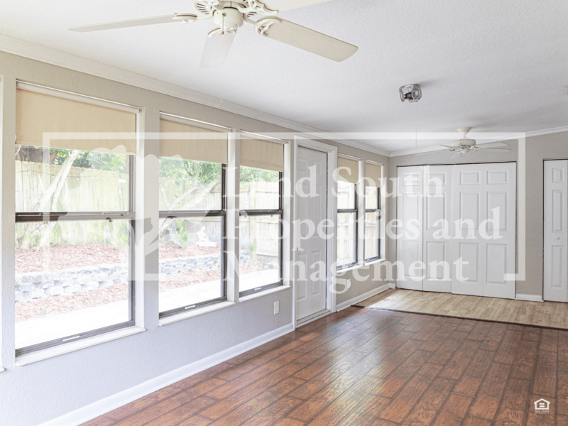 Lakeland House: 331 Lake Harris Drive
