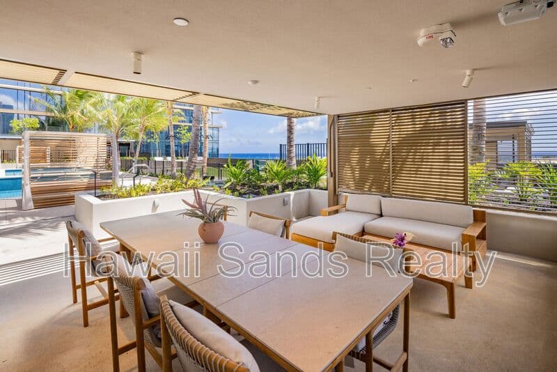 Honolulu House: 333 Ward Ave