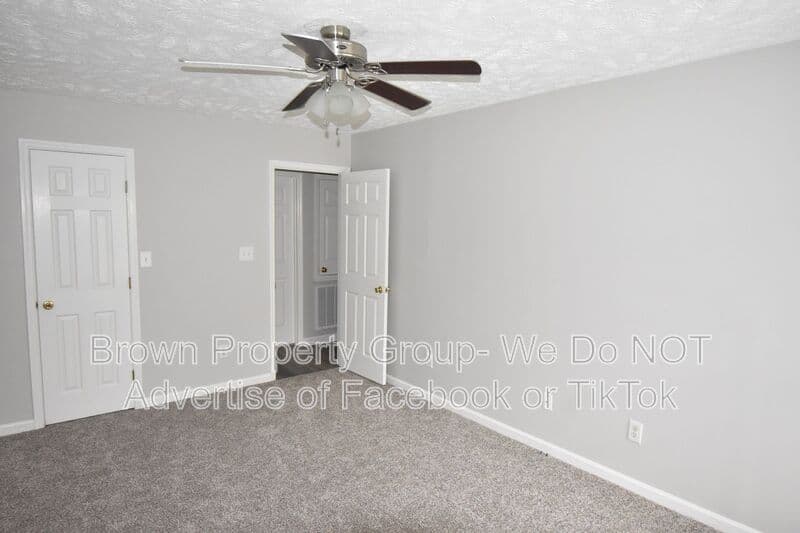 Fayetteville House: 6313 Applewhite Rd
