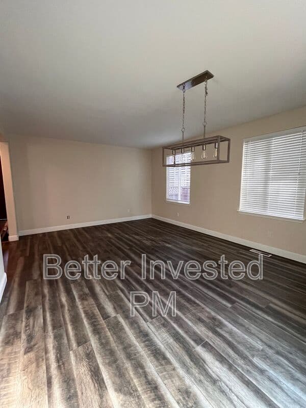 Santa Rosa House: 1363 Gordon Ln
