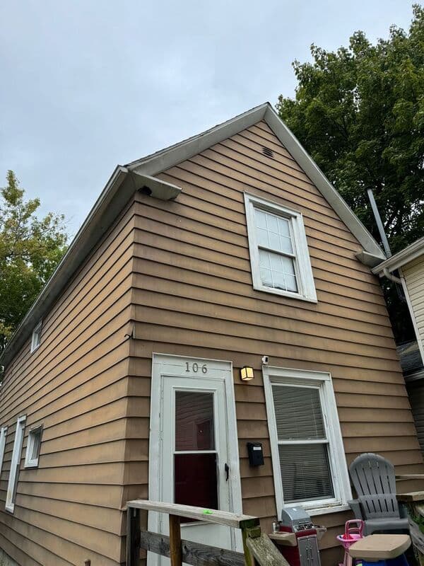 Rochester House: 106 Cottage Street