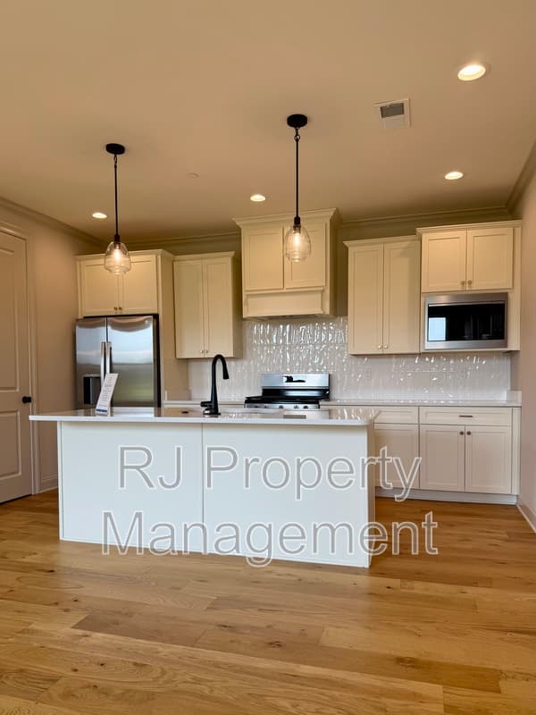 Collierville Townhome: 924 Aldwick Dr