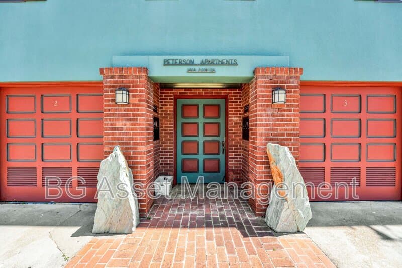 Berkeley Condo: 1919 Curtis Street