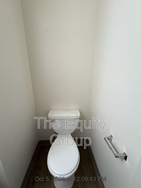 Tulare House: 1270 Tustin Circle