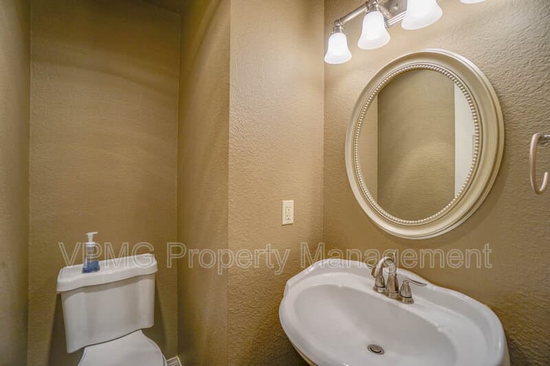 Vancouver Condo: 7509 NE Vancouver Mall Dr