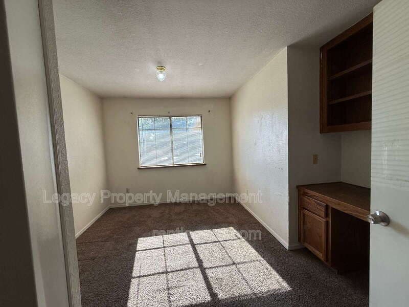 Sacramento House: 10 Gertz Ct