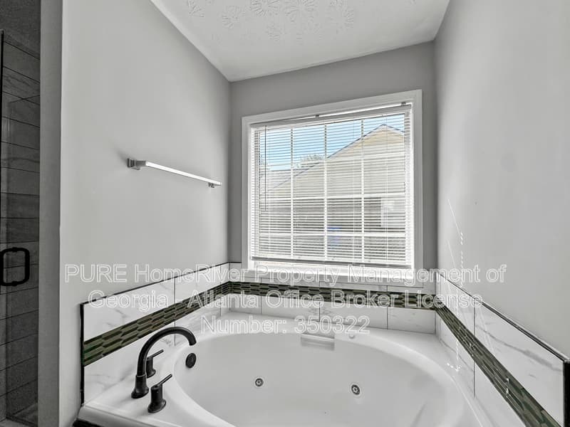 Fayetteville House: 140 Landing Dr