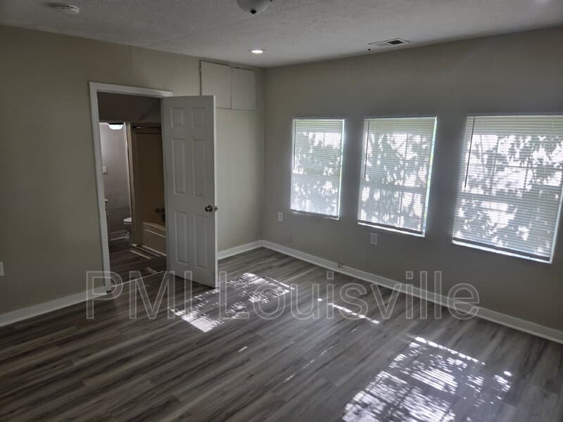 Louisville House: 451 N 25th St MK