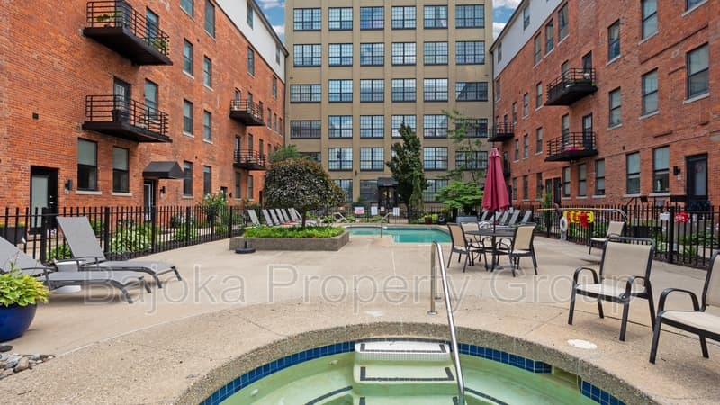 Detroit Condo: 6533 East Jefferson Avenue - 224