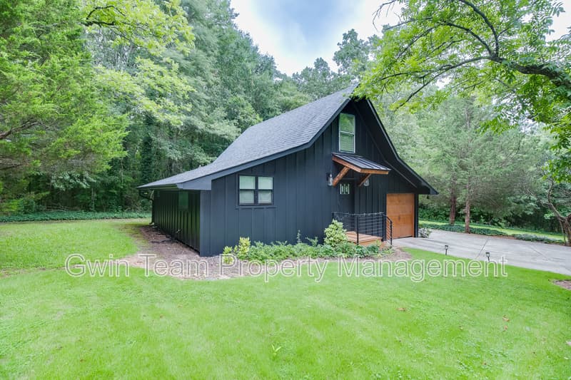 Lawrenceville House: 75 Cherry St