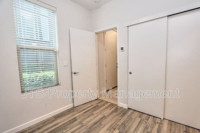 Sacramento House: 340 1st Avenue