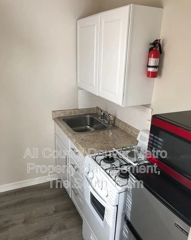 Englewood Condo: 3700 S Lincoln St