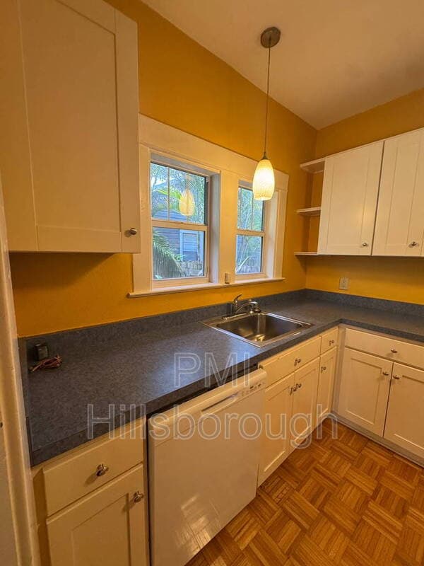 Tampa House: 1403 E Paris St