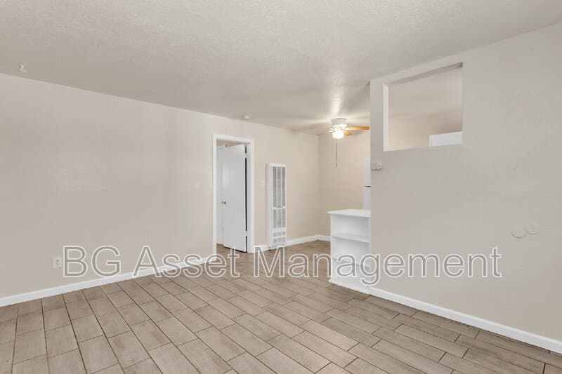 Sacramento Condo: 714 Darina Avenue