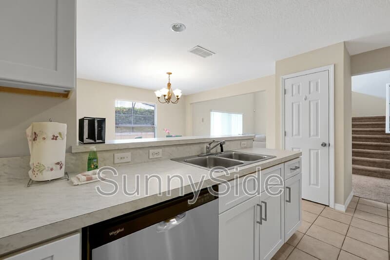 Davenport House: 441 Robin Rd