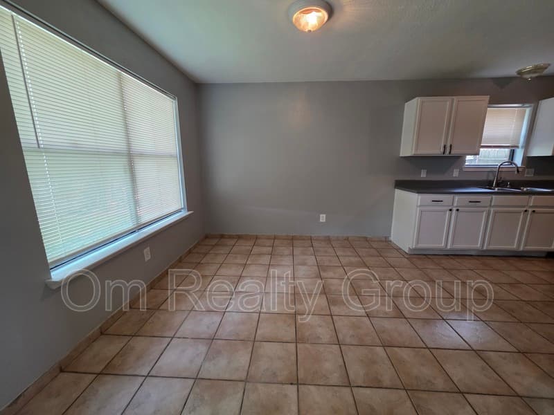 Houston House: 10242 Revelstoke Drive