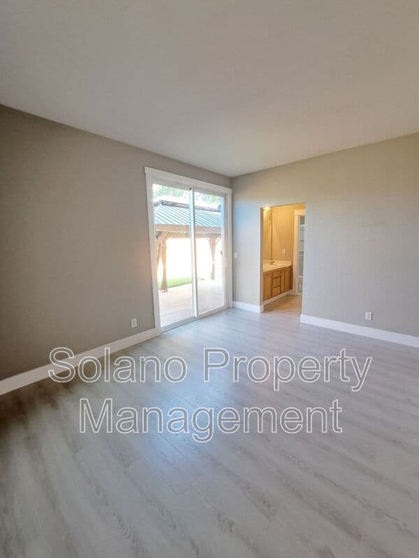 Vacaville House: 472 Somerville Circle