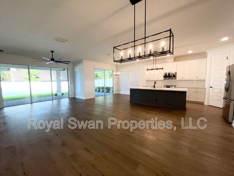 Lakeland House: 929 Clearview Avenue