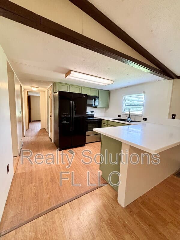 Clermont House: 15518 Lake Apopka Road