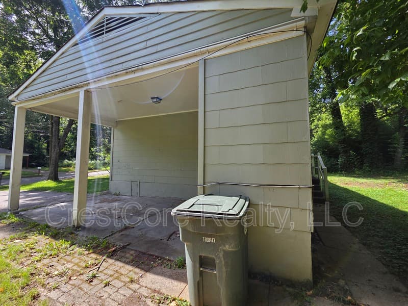 Memphis House: 3545 Debby Dr