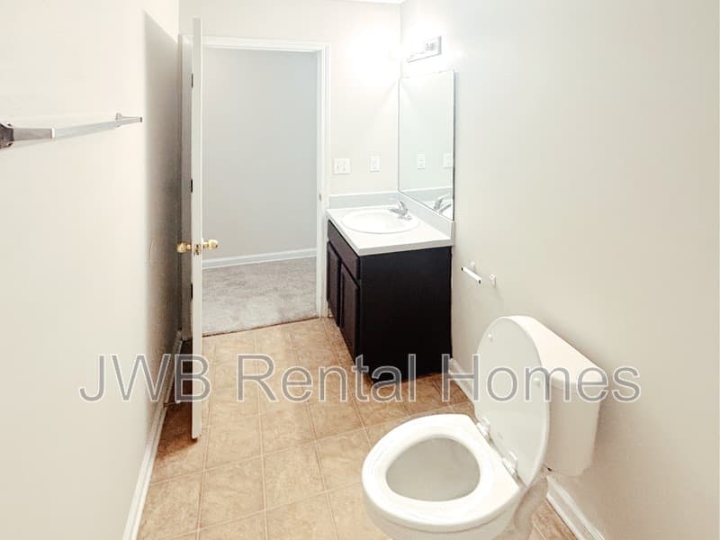 Jacksonville House: 2139 Sessions Ln