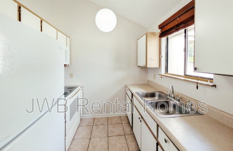 Jacksonville Townhome: 2416 Seabury Pl N
