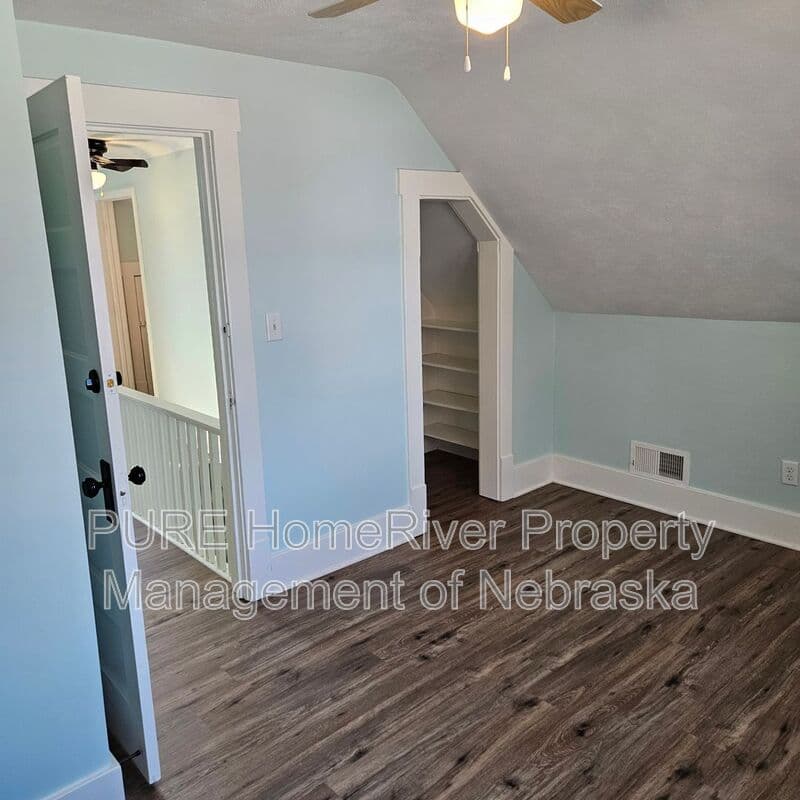 Omaha House: 3901 Curtis Ave