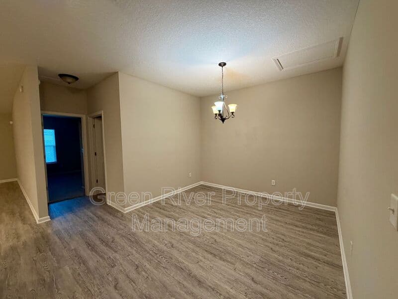 Orange Park House: 450 Clinton Drive
