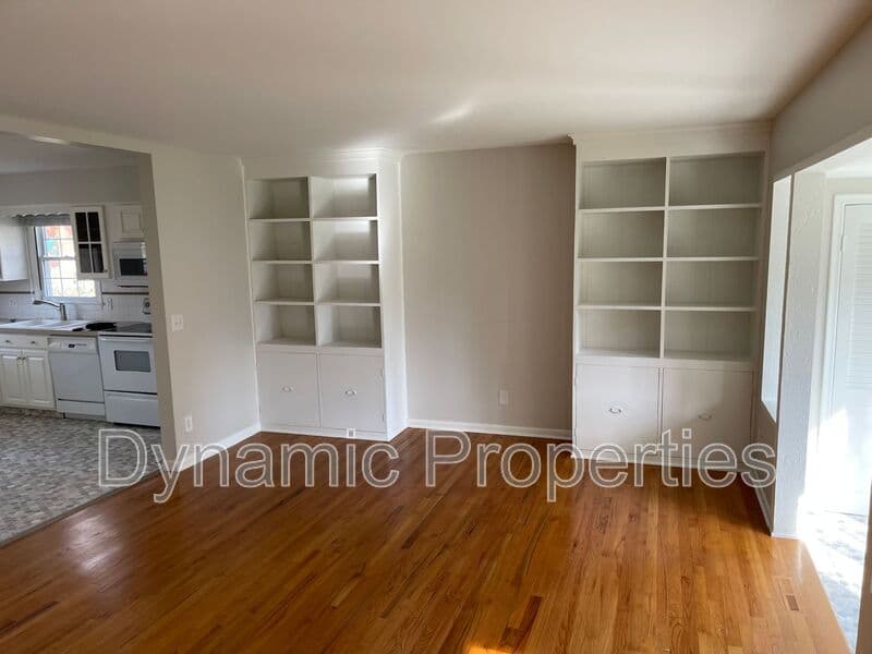 Omaha House: 1416 South 163rd Avenue