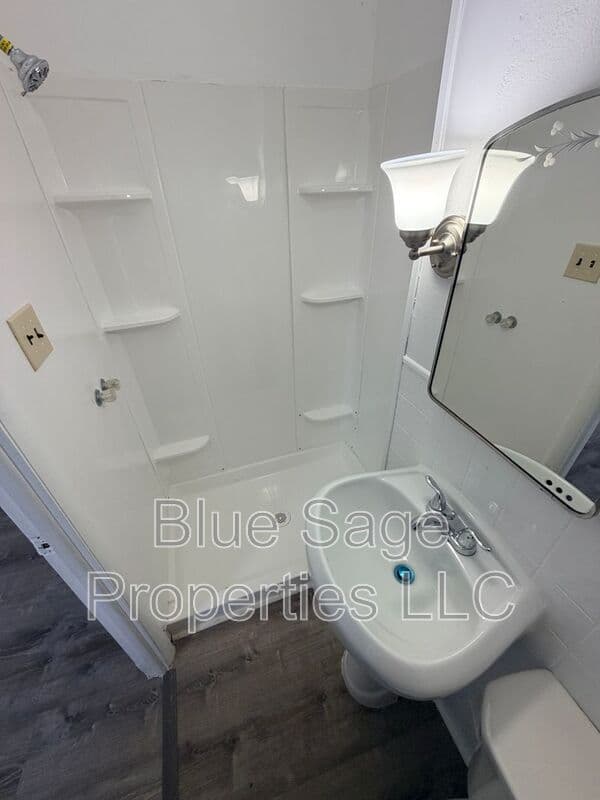 Darby Condo: 101 S 5th St