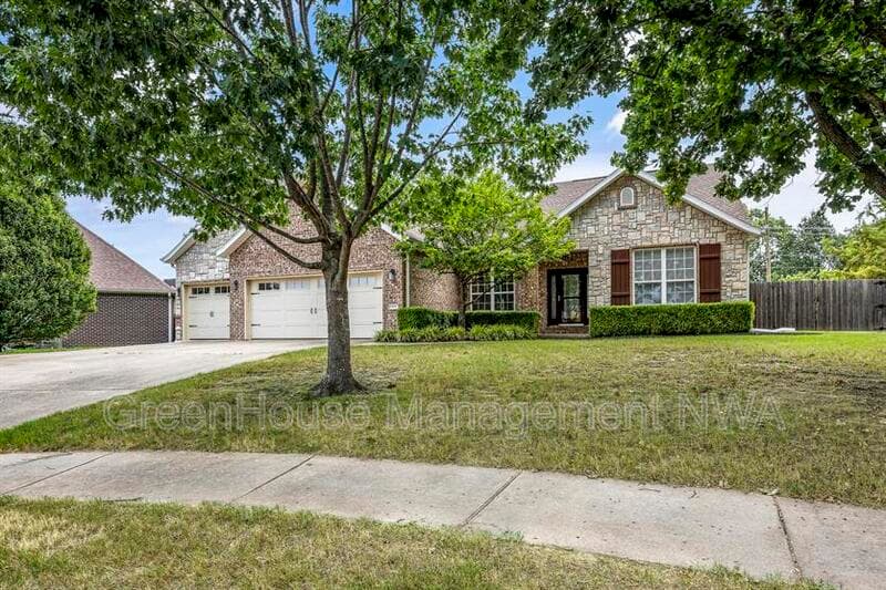 Bentonville House: 4003 SW Hawthorne Place