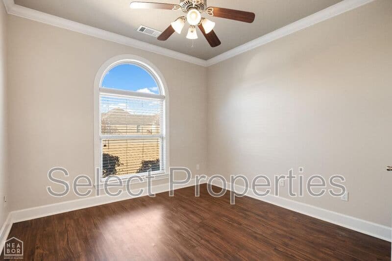 Jonesboro House: 4801 Lochmoor