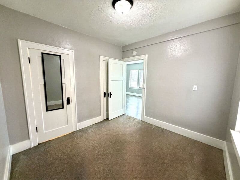 Huron House: 546 Dakota Ave S