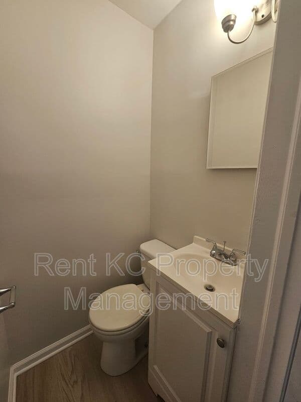 Kansas City House: 800 E 75th Terrace