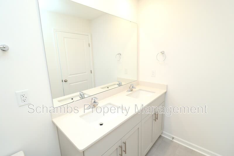 Wake Forest House: 360 Freestall Dr