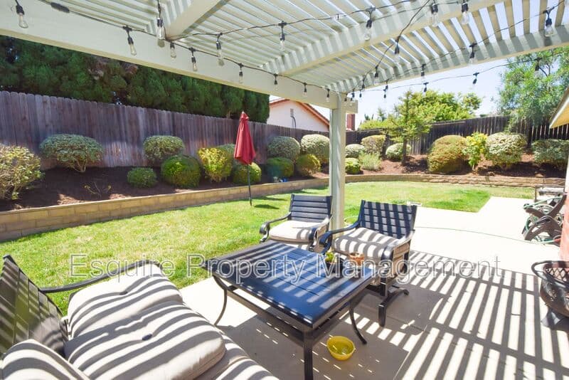 CAMARILLO House: 2474 PARKWAY DR