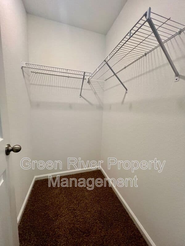 Middleburg House: 827 Rivertree Place