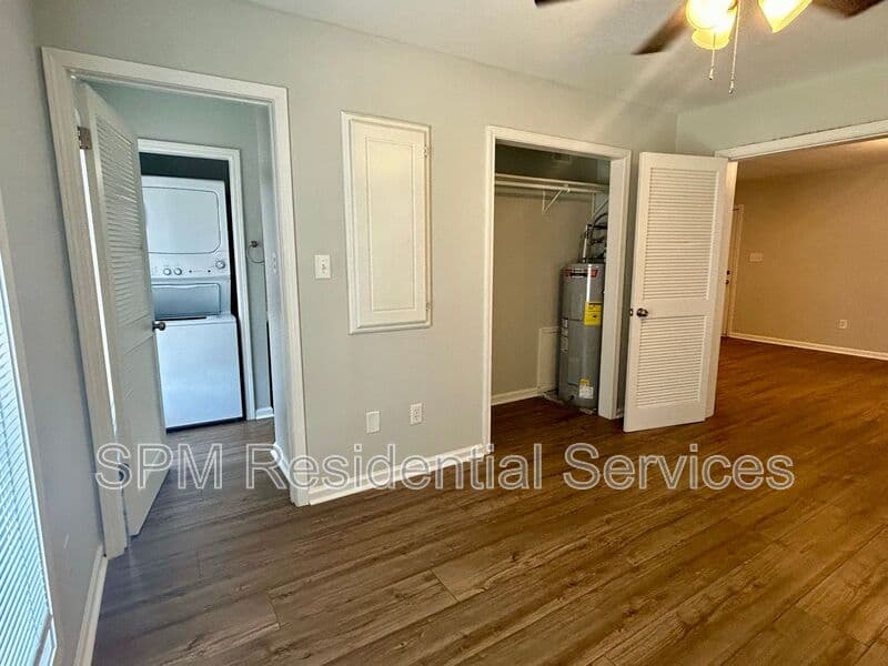 Wilmington House: 210 Red Cross St