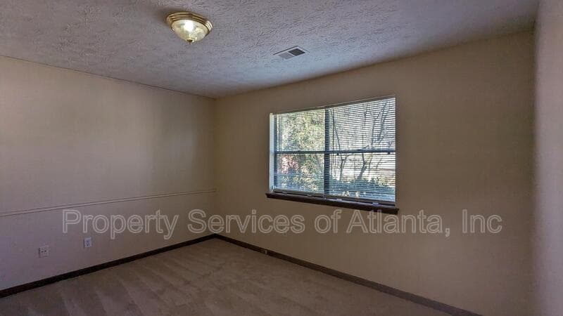 Decatur House: 4341 Old Lake Dr
