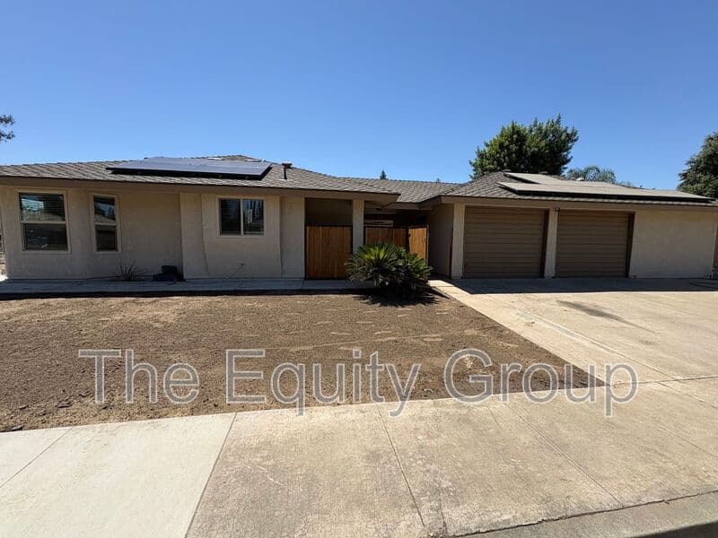 Visalia House: 2322 East Vassar Dr